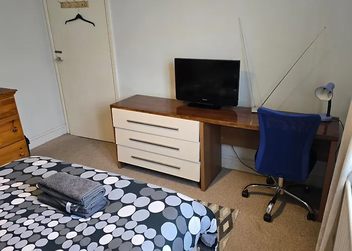 Antonio\'S Large Double Bedroom
